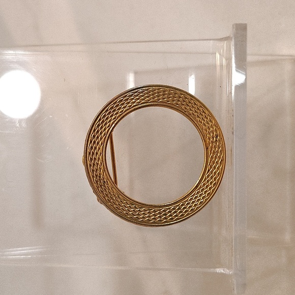 Gold tone brooch lapel pin 1.25" pin back - Picture 1 of 3